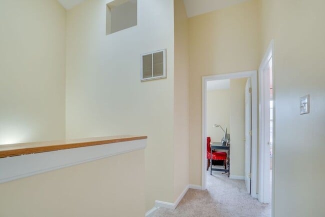 Building Photo - 206 Dundee Pl