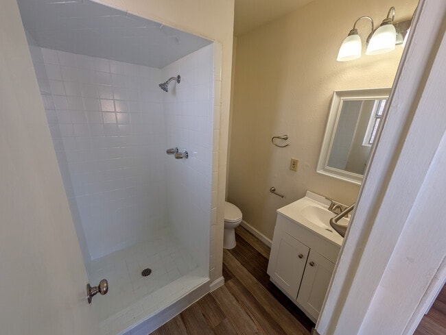 Building Photo - 3524 Mobile Ave