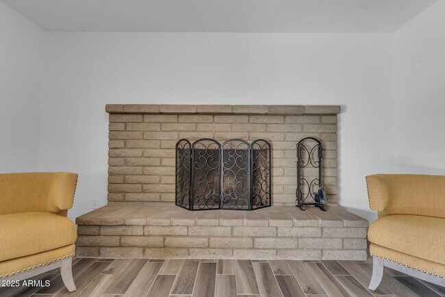 Building Photo - 2447 E La Jolla Dr