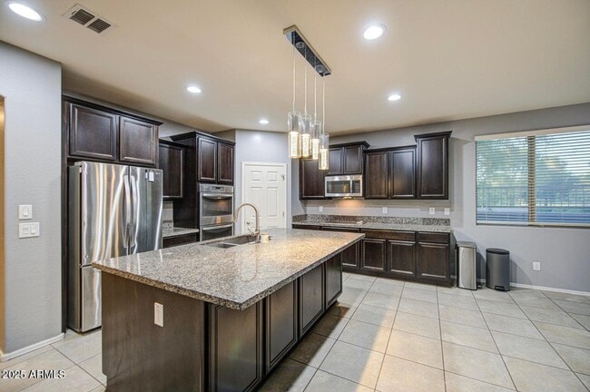 Building Photo - 6815 S 19th Ln