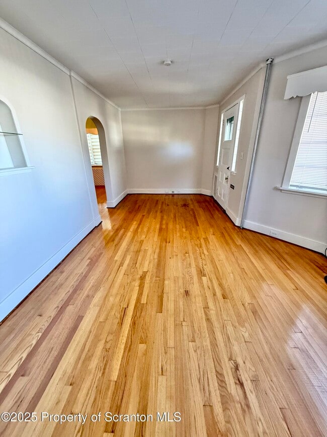 Building Photo - 1012 N Webster Ave