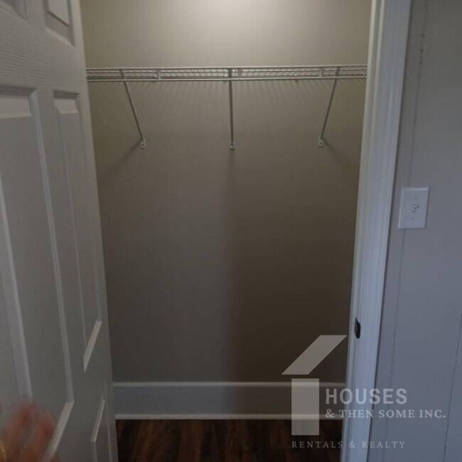 Building Photo - 109 Fleming Ave