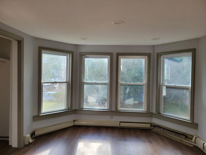 Building Photo - 27 Phebe St