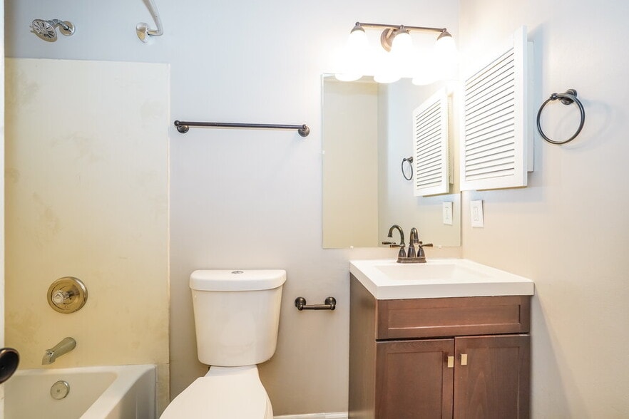 Building Photo - 3524 En-Joie Dr