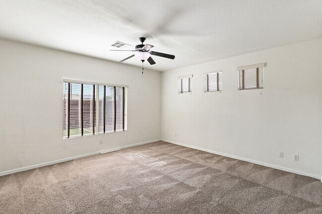 Building Photo - Lovely Northwest Gated Community Home