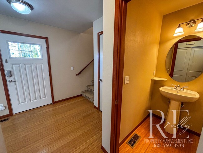 Building Photo - Spacious 3-Bedroom Home in Desirable Manet...