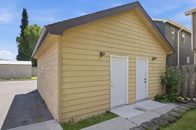 Building Photo - Two Bedroom Condominium located in Central Missoula