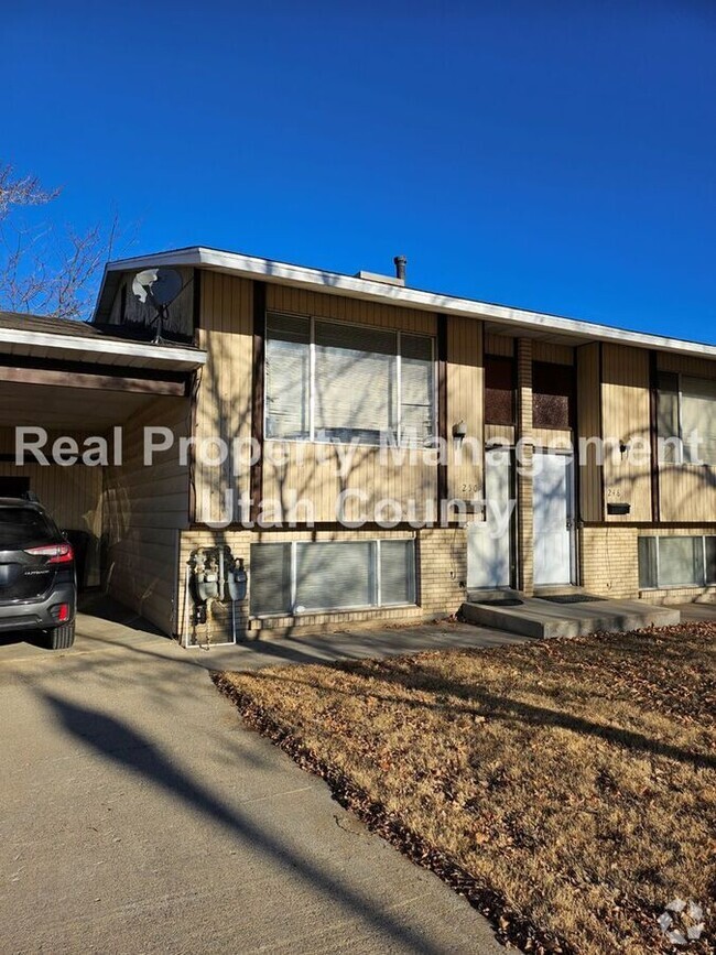 Building Photo - Orem Duplex