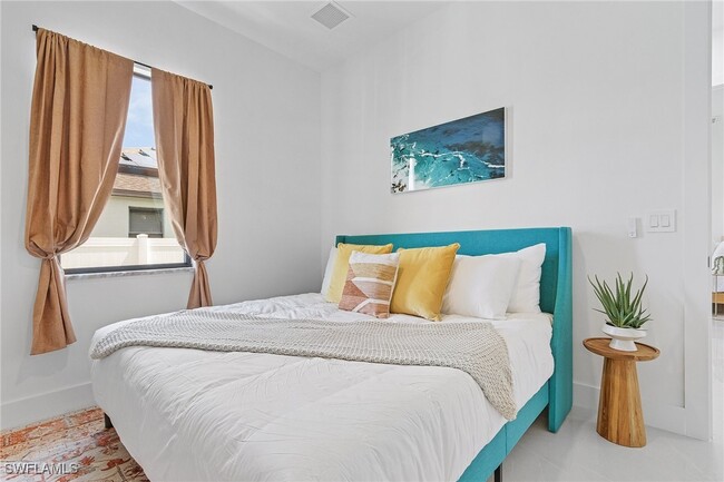 Building Photo - 1923 SW 27th Terrace