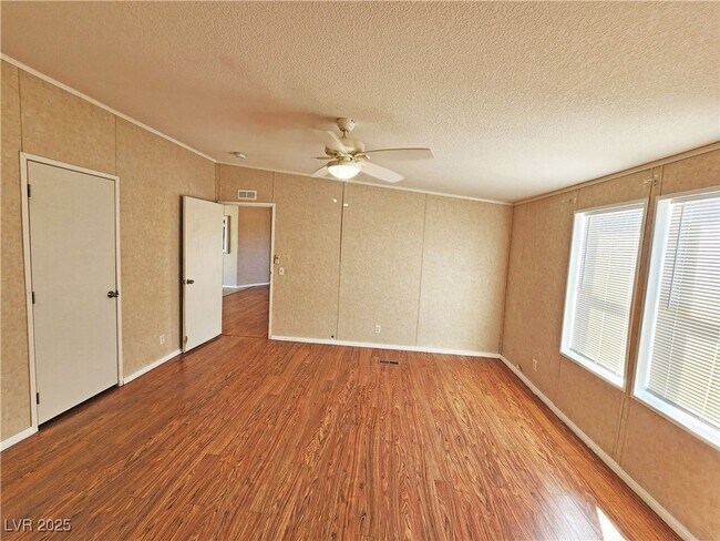 Building Photo - 6060 Superior Ln