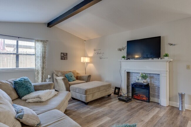 Building Photo - Charming Duplex in Norman!