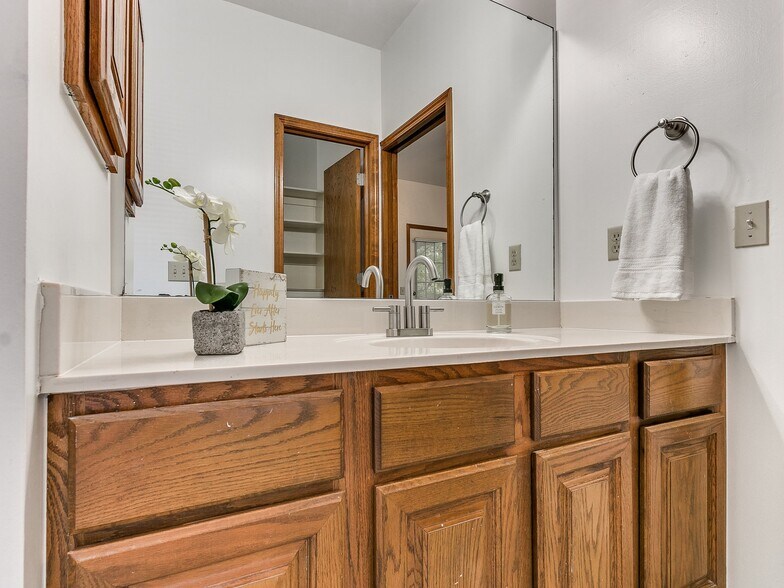 Building Photo - 6439 Masons Dr