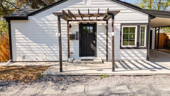 Building Photo - Great updated house in Southeast Denver near Cherry Hills!