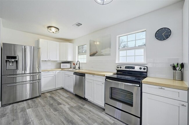 Building Photo - 2627 Geronimo Trail