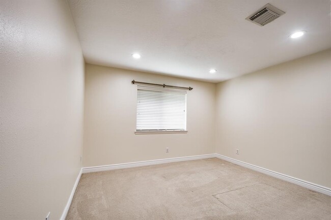 Building Photo - 5914 Shadow Creek Ct