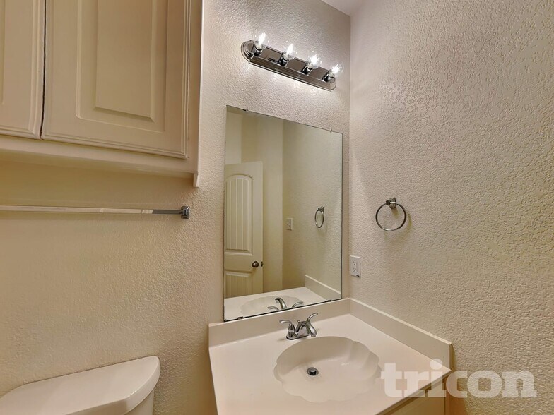 Building Photo - 1810 Millbrook Dr