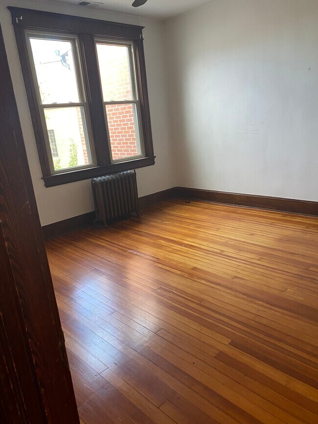 Main bedroom - 4206 New Hampshire Ave NW