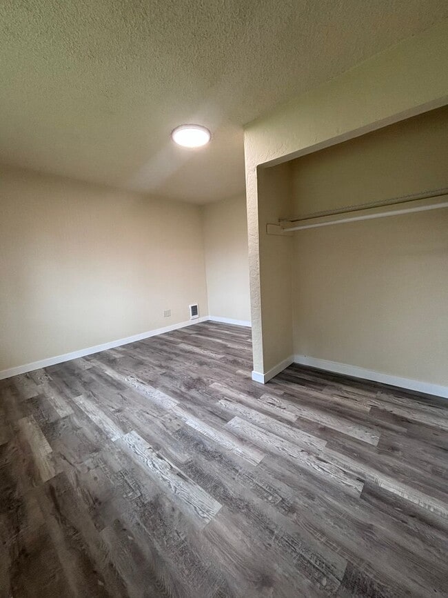 Building Photo - Desired NE Tacoma Community