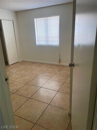 Building Photo - 4570 Carriage Park Dr