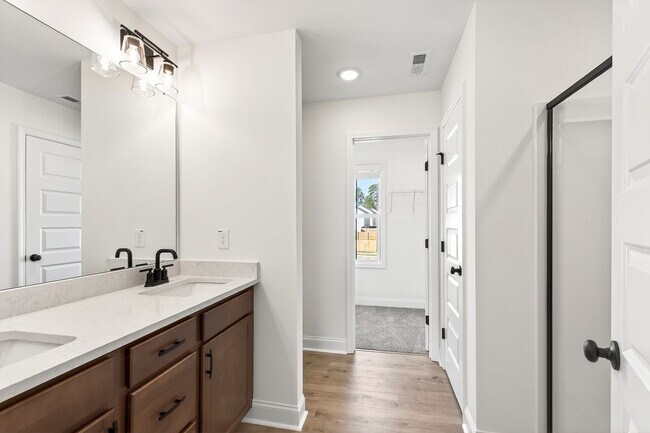 Building Photo - Modern and Charming 3-Bedroom Cul-de-Sac Home in Clayton!