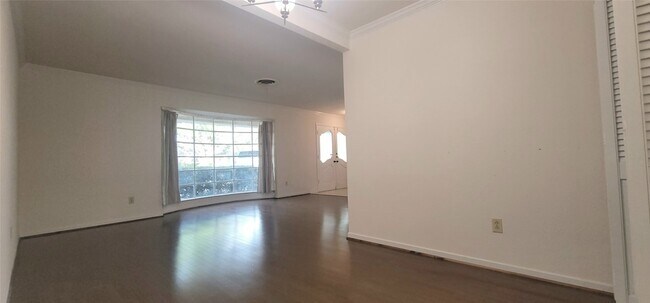 Building Photo - 5624 Woodway Dr