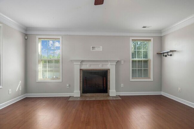 Building Photo - 4 Bedroom 2.5 Bath Home