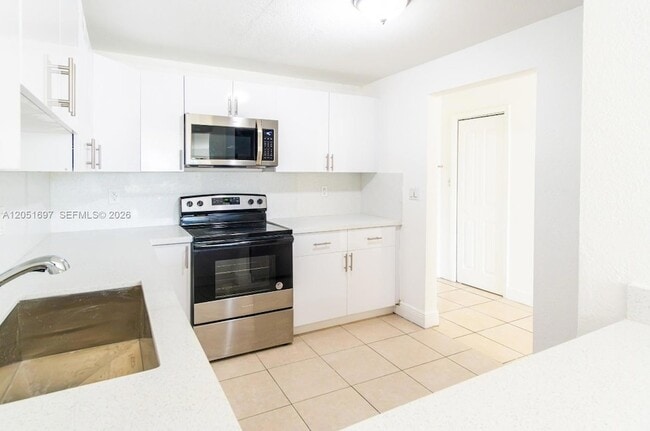 Building Photo - 6950 Miami Gardens Dr