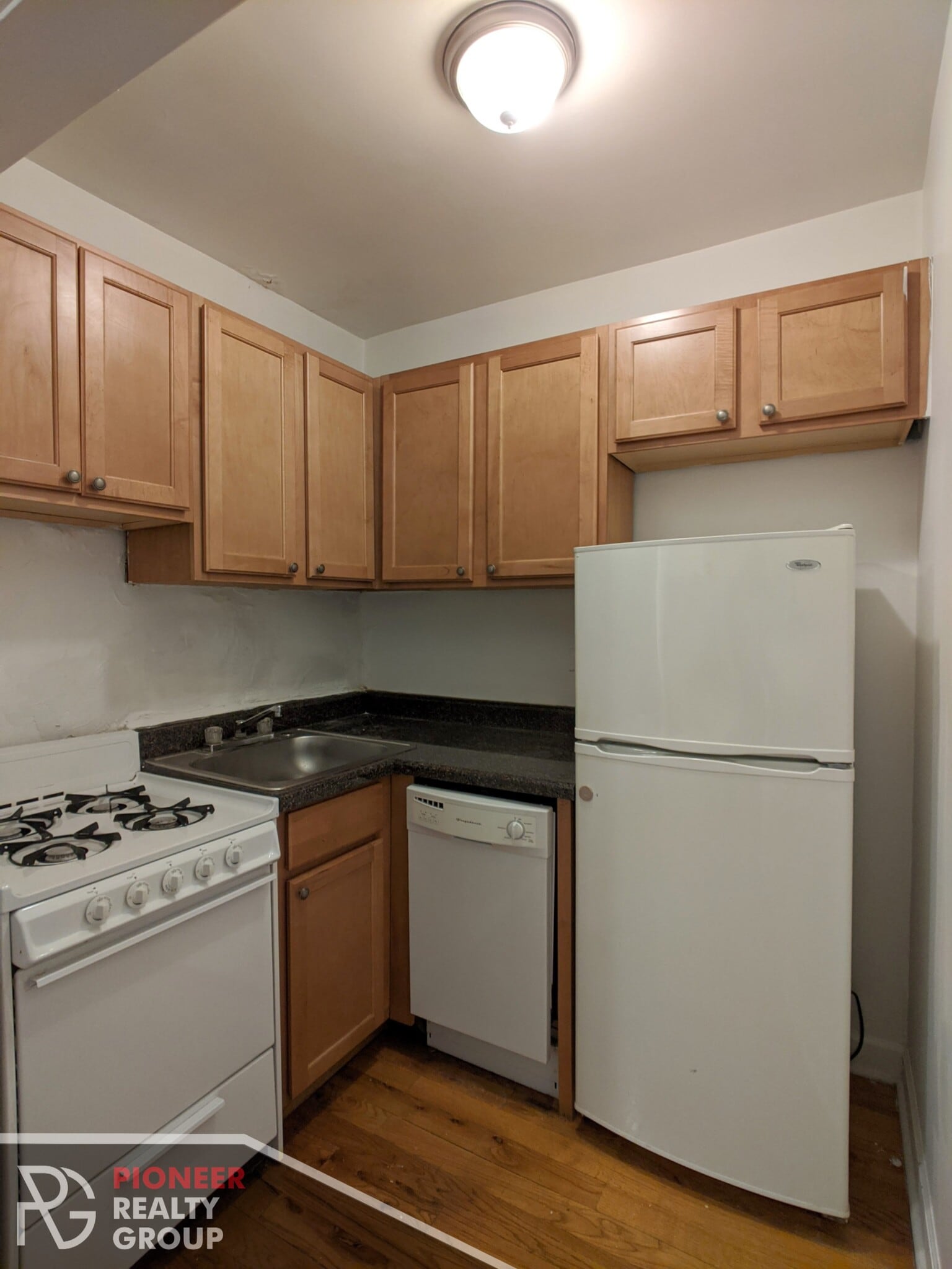 Building Photo - 711 W Belmont Ave