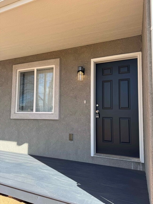 Building Photo - 324-326 W Coral Dr