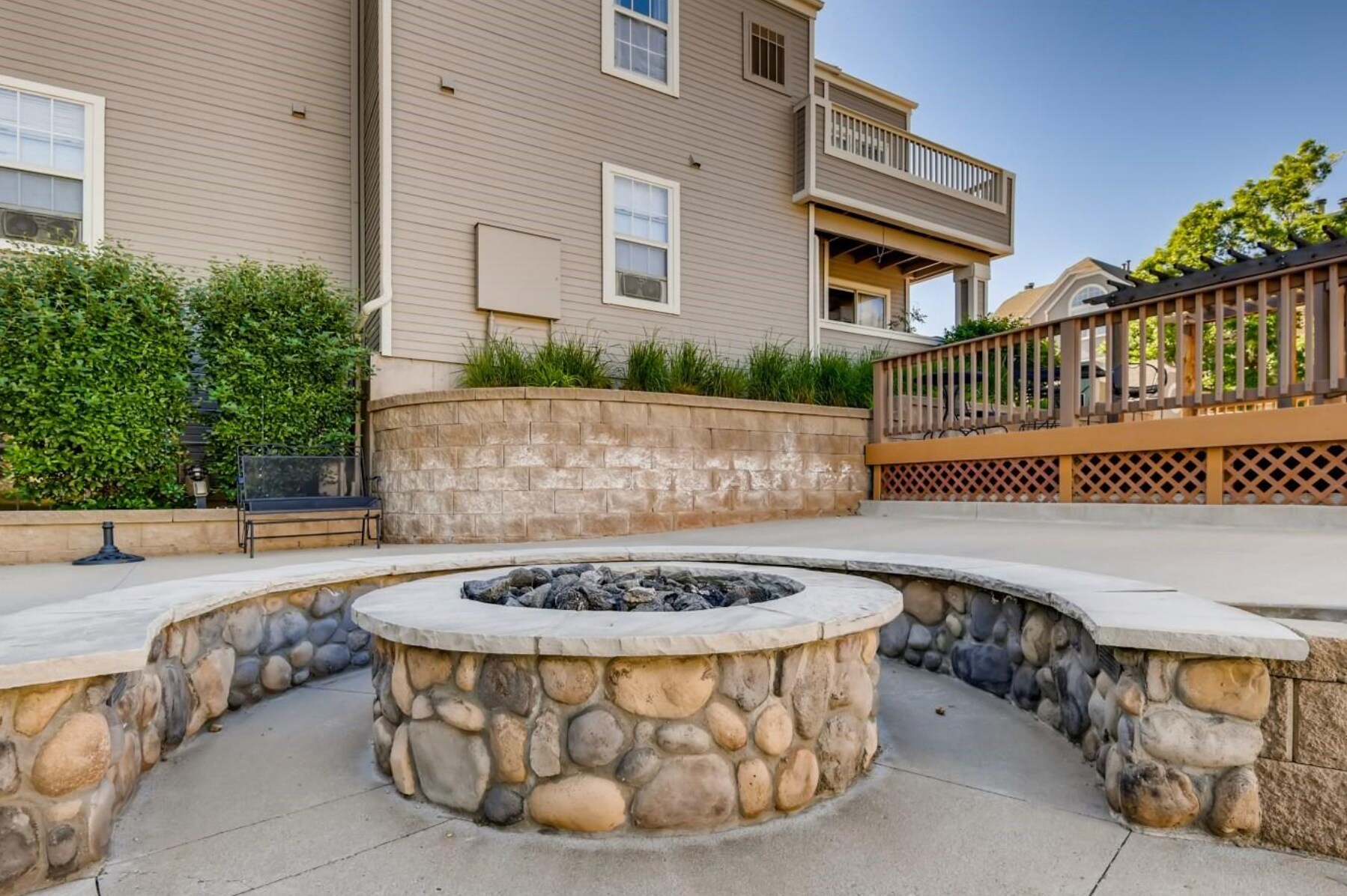 Fire pit - 5712 W Asbury Plz
