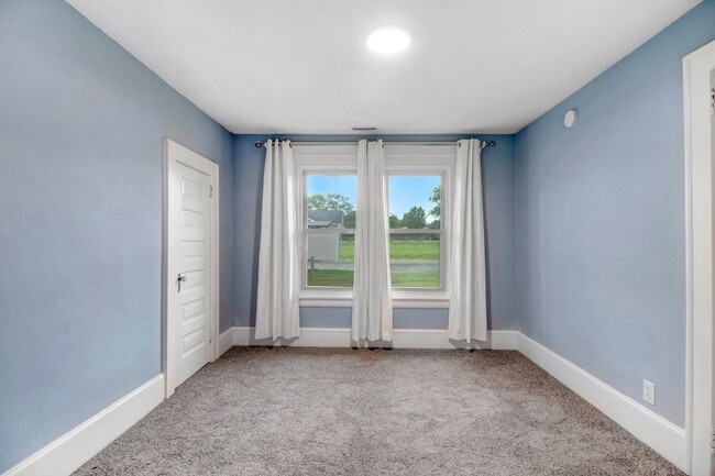 Building Photo - *FOR RENT* Beautifully Updated Home in Pri...