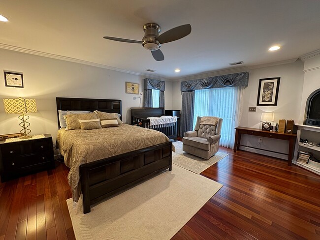 Building Photo - Fantastic 5 Bed 5.5 Bath Single Family Hom...