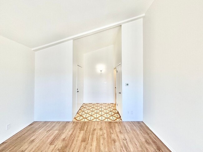 Building Photo - Oxnard | Welcome to the Pearl of Oxnard Du...