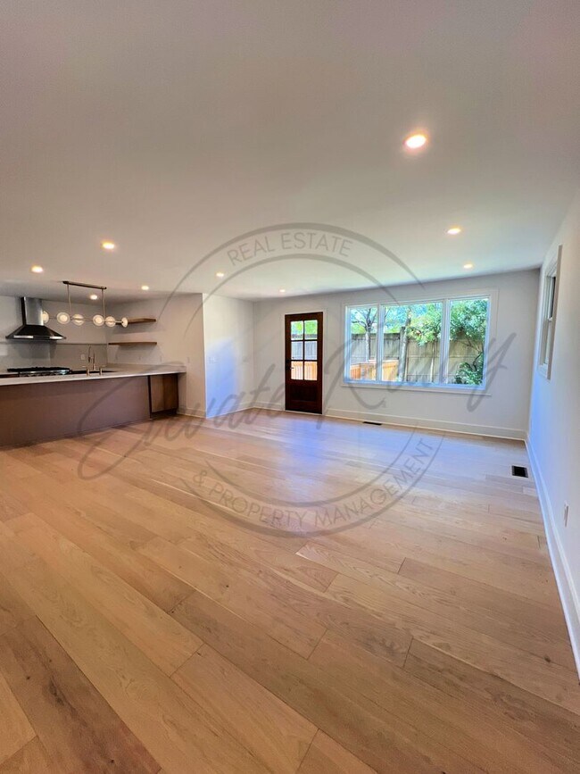 Building Photo - Modern Elegance in the Heart of Nashville ...