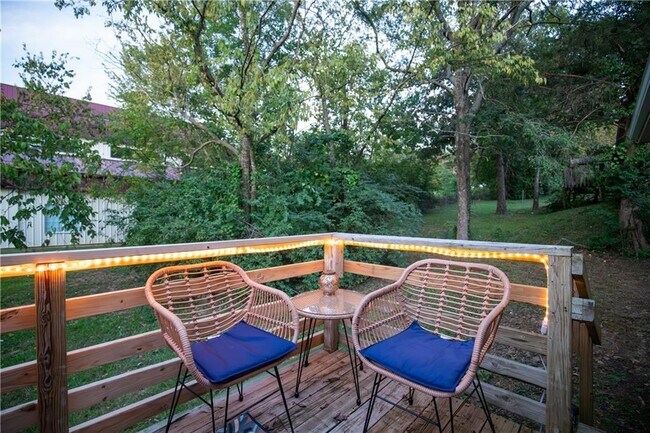 Building Photo - 1960 Wilkins Pl