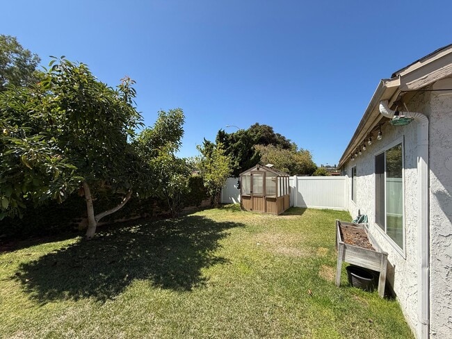 Building Photo - Well Maintained & Updated Home