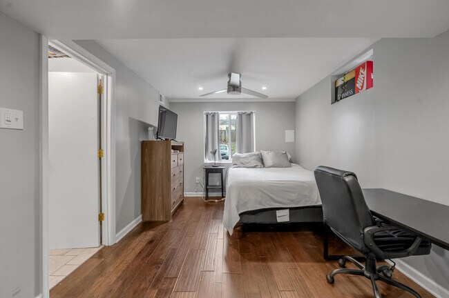 Building Photo - 653 Mt Vernon Dr