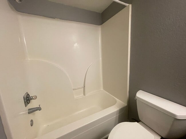 Building Photo - 2 Bedroom 2 Bath loft Apartment in Branson MO