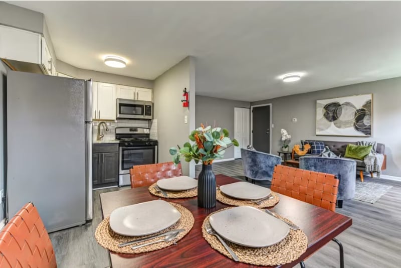 Primary Photo - 831 Cedar Ave