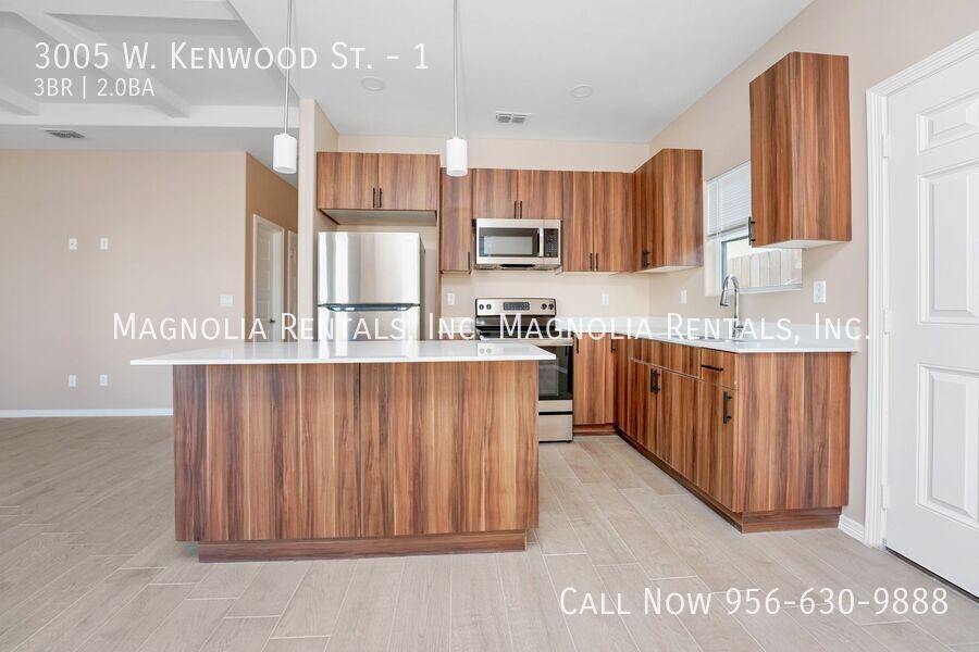 Building Photo - 3005 W Kenwood St