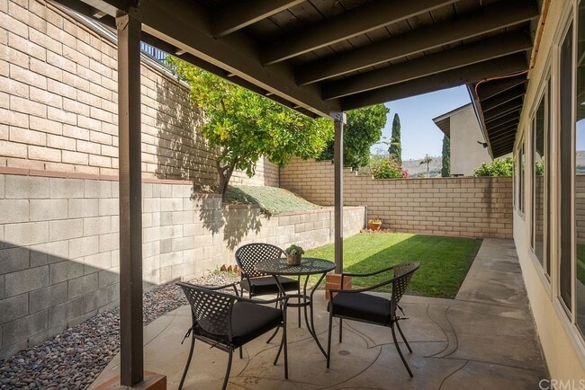 Building Photo - 2650 Altamira Dr