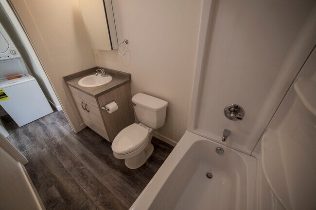 Building Photo - 316 S Ute Ave