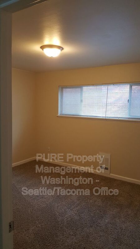 Building Photo - 2215 California Ave SW