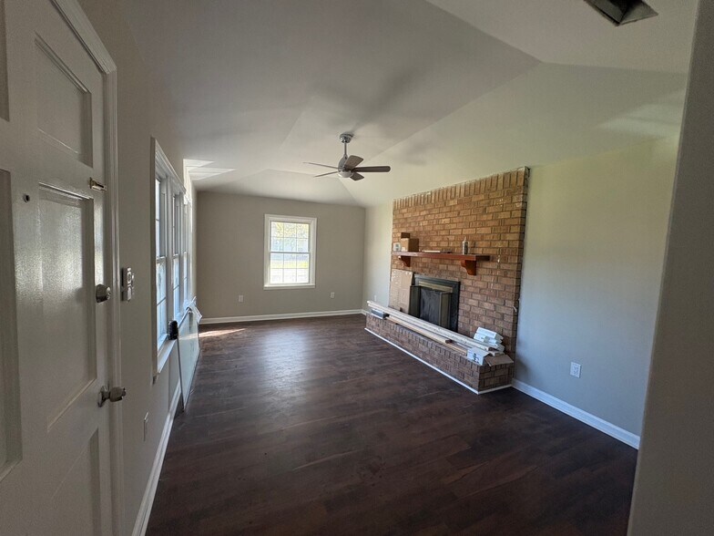 Main bedroom - 2018 Louisiana Ave