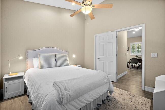 Building Photo - 104 Cedar St