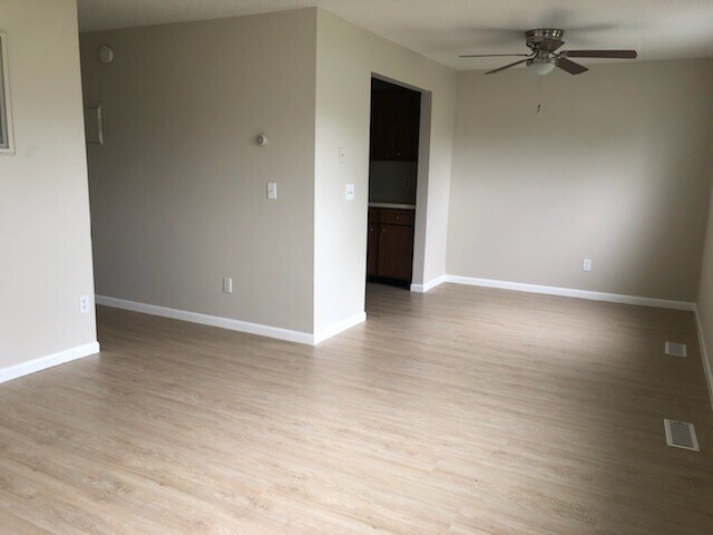 Building Photo - 3359 Mahoney Dr