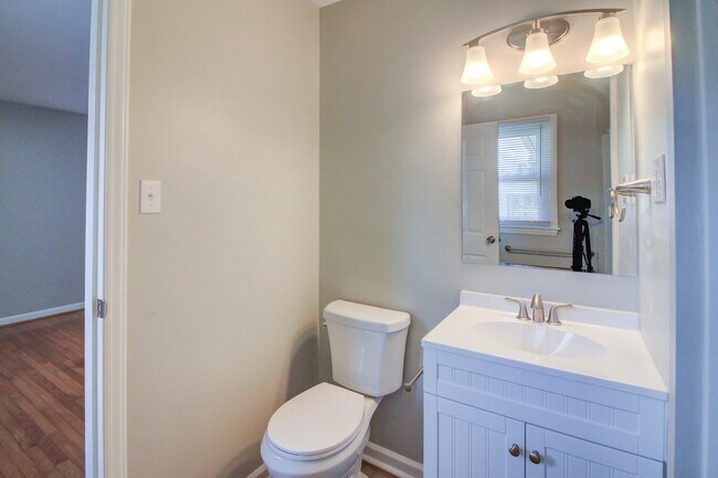 Building Photo - 105 Sandy Ln