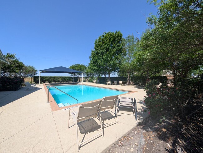 Building Photo - Voss Farms / Fridge Included / Separate Di...