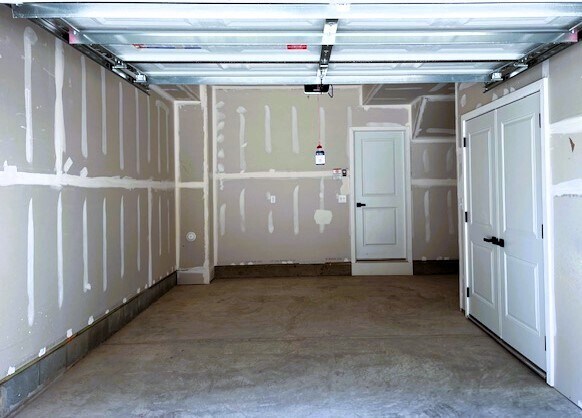 Garage - 413 Spearfield Ln