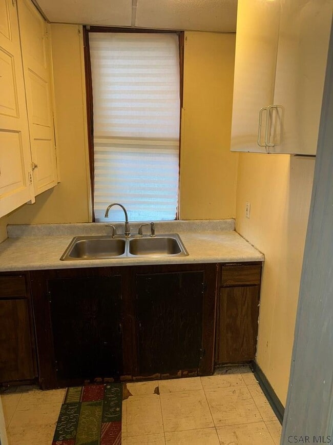 Building Photo - 86 Golde St